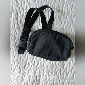 Lululemon everywhere belt